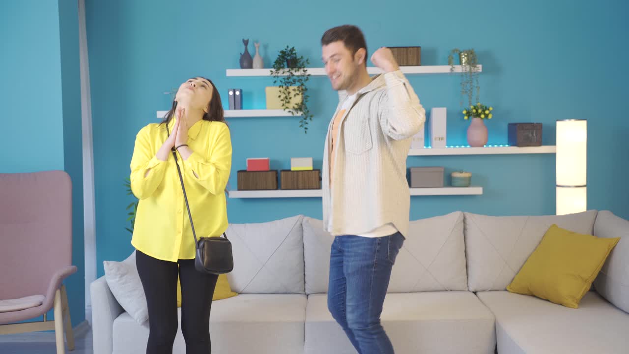 The happy couple, returning home with good news, is overjoyed.