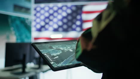 us soldiers in a cyber control center engaging in cybersecurity operations