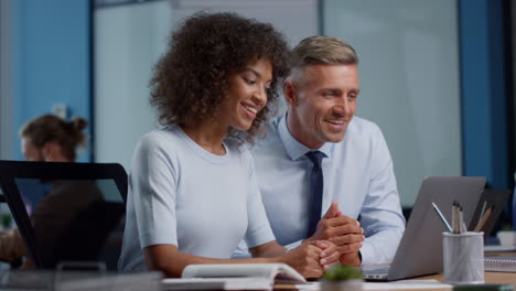 Businessman-and-businesswoman-showing-thumbs-up-during-video-call-on-laptop