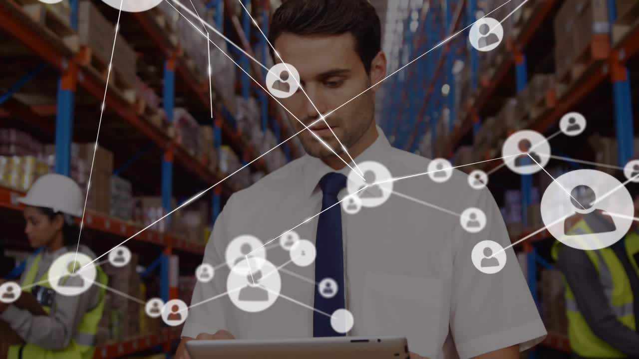animación de la red de conexiones con iconos sobre diversas personas de negocios que trabajan en el almacén