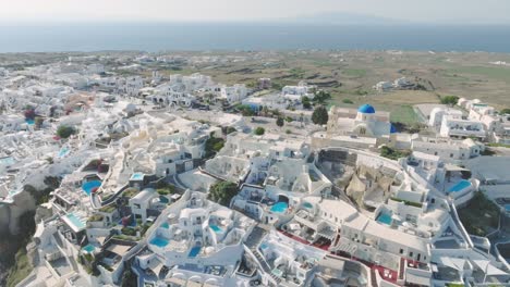 disfrutar de los sonidos alegres de la música tradicional griega durante las celebraciones locales en santorini desde arriba