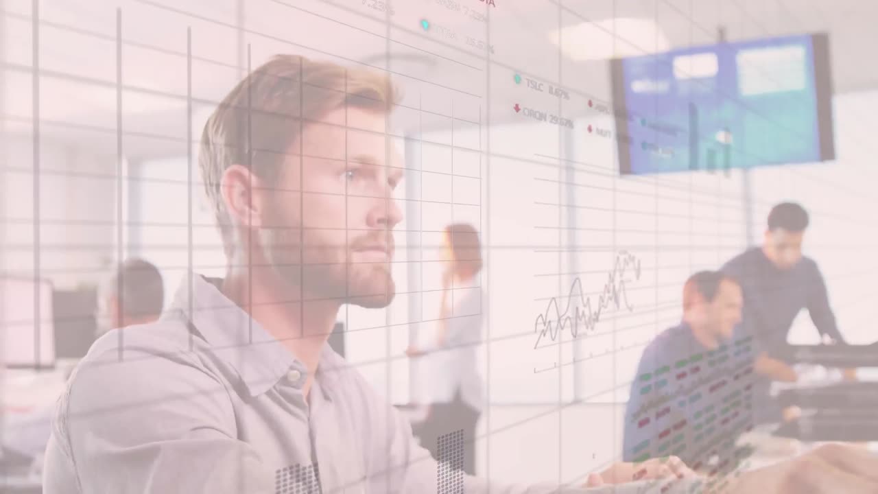 animación del procesamiento de datos financieros sobre diversas personas de negocios en la oficina