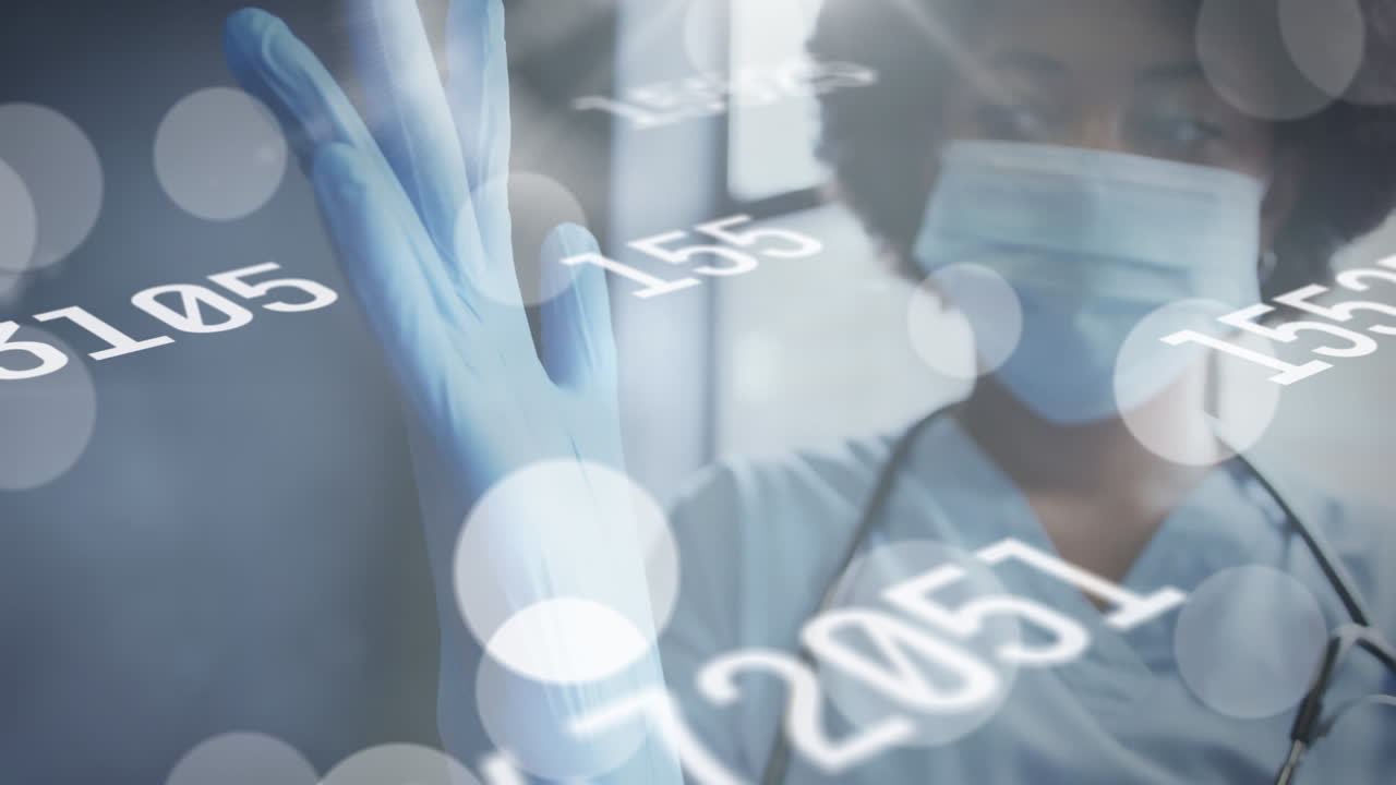 анимация растущих чисел над афроамериканской женщиной-доктором, носящей перчатки и маску для лица