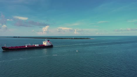 ruta de navegación cerca del parque estatal de fort desoto y la isla y el faro de egmont key