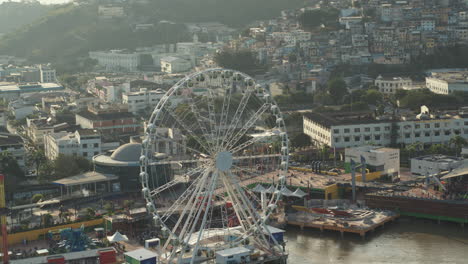 La-Perla-Riesenrad-Luftaufnahmen-In-Malecon,-Guayaquil,-Ecuador