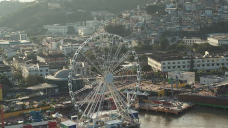 la perla rueda de la fortuna viaje aéreo en el malecón de la ciudad de guayaquil ecuador