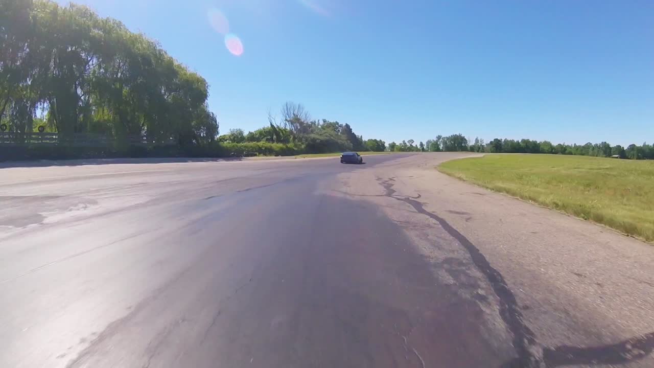 persecución de coches con escena de acción de turno