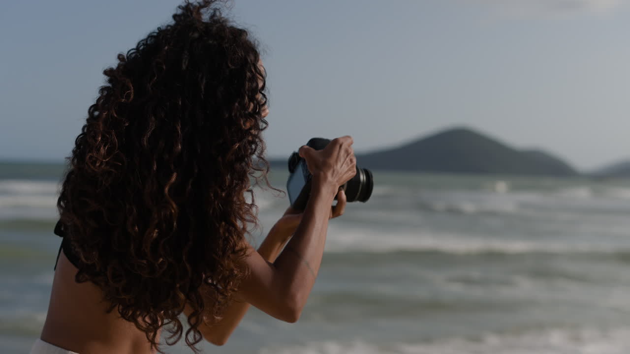 카메라 를 위해 포즈 를 취 하는 남자