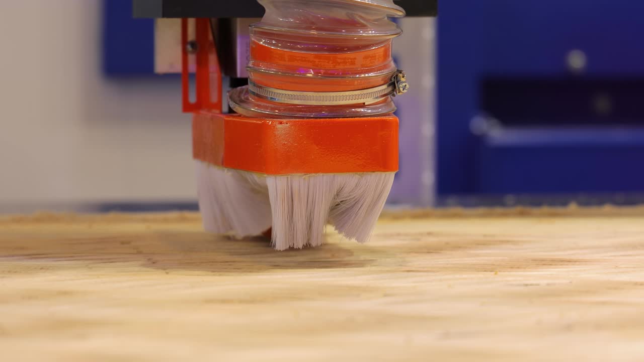 máquina de procesamiento de madera cnc, tecnología moderna en la industria.