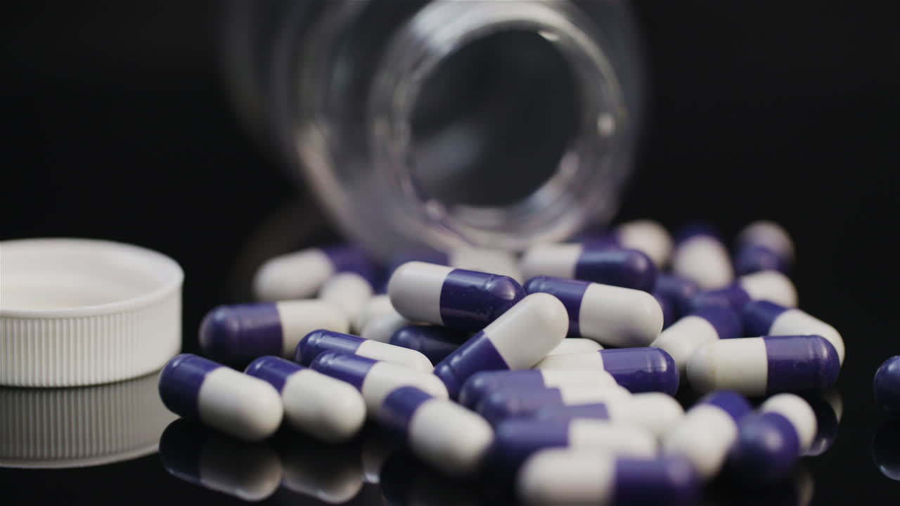 tabletas y píldoras médicas industria farmacéutica salud medicamentos cápsulas giratorias