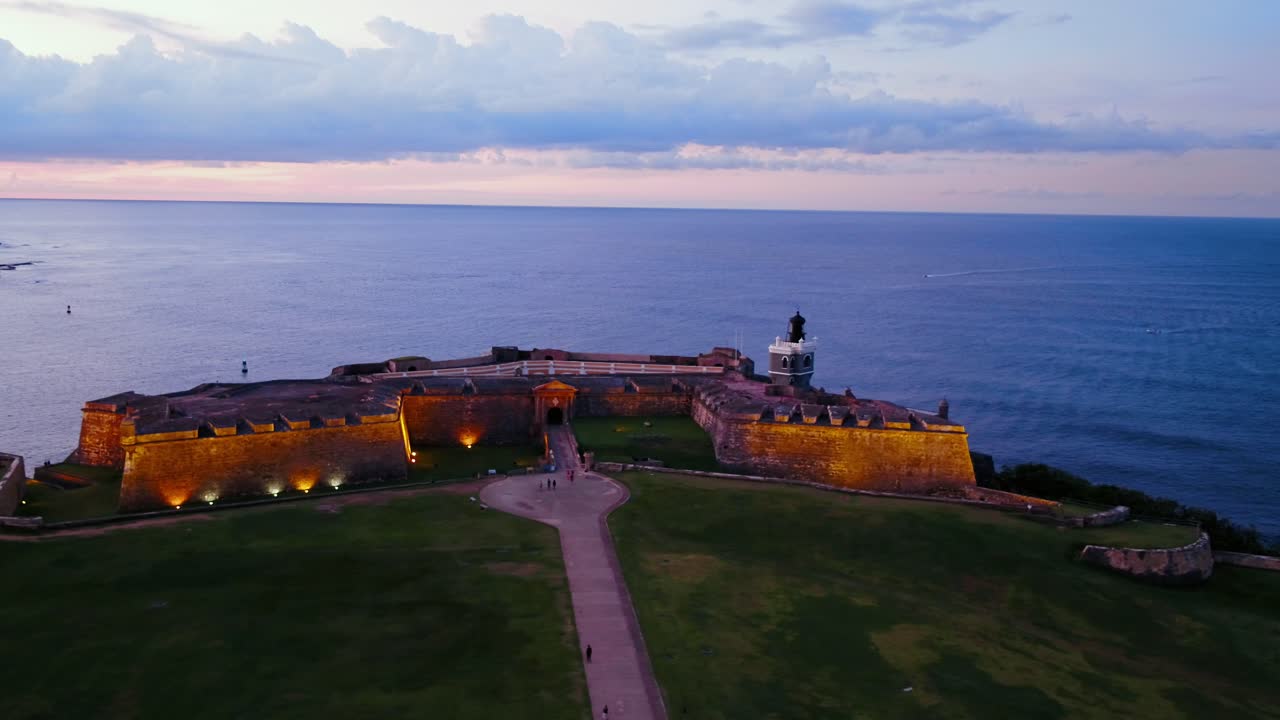 황혼에 푸에르토리코의 상징적인 엘 모로