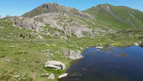 Lac-Guichard-Mountain-Lake-in-French-Alps,-Isere-Savoy,-France---Aerial-Dolly-Forward