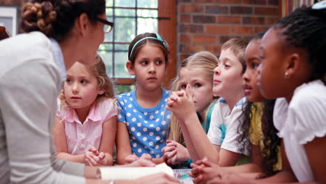 Pupils-talking-with-their-teacher-in-the-library