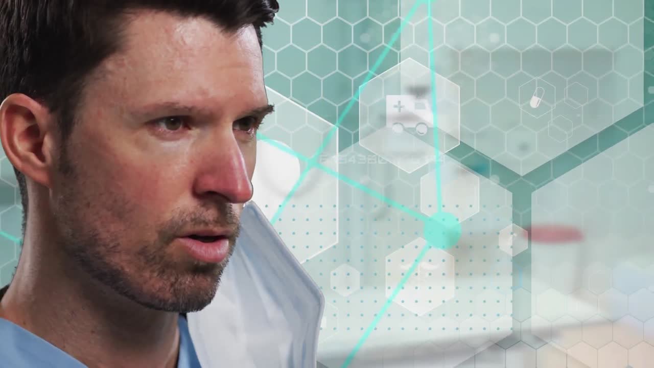 cirujano caucásico contra formas hexagonales e iconos digitales en fondo verde