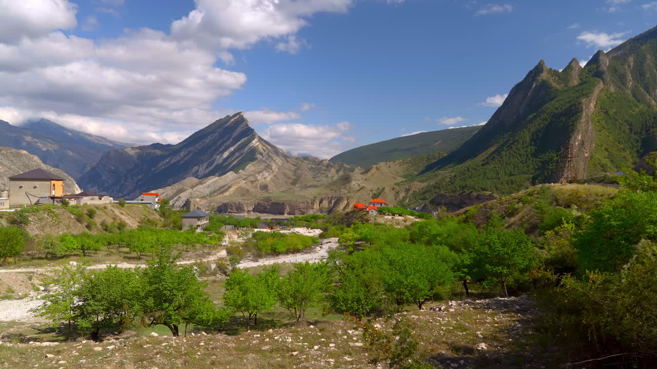 Pitoresk Dağ Vadisi Manzarası