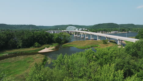 Wabasha-Bridge-Truss-Bridge-In-Minnesota,-Überquerung-Des-Mississippi-River,-Luftaufnahme