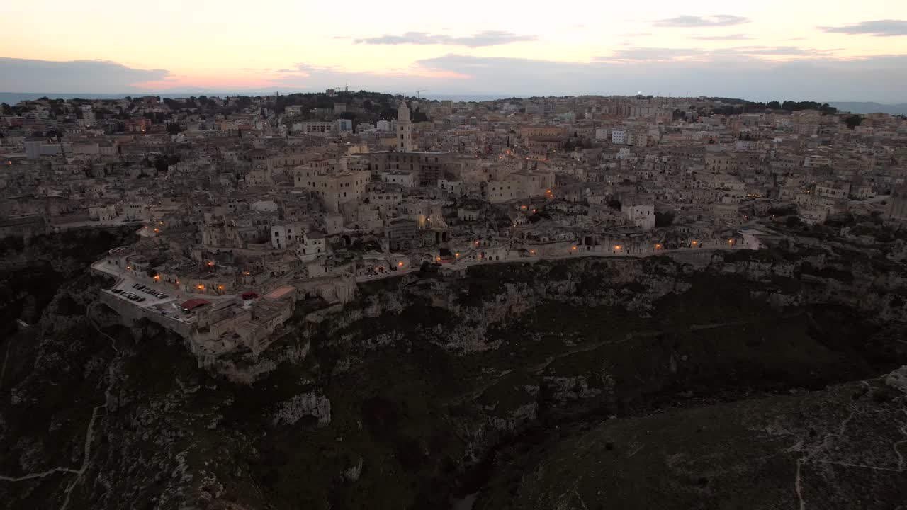 Wideo z drona miasta Matera w Basilicacie, w południowych Włoszech.