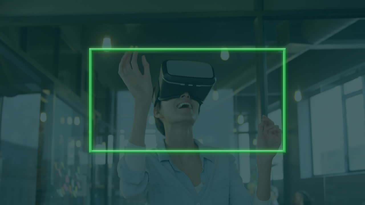 анимация неонового кадра над кавказской женщиной с помощью наушников vr в офисе