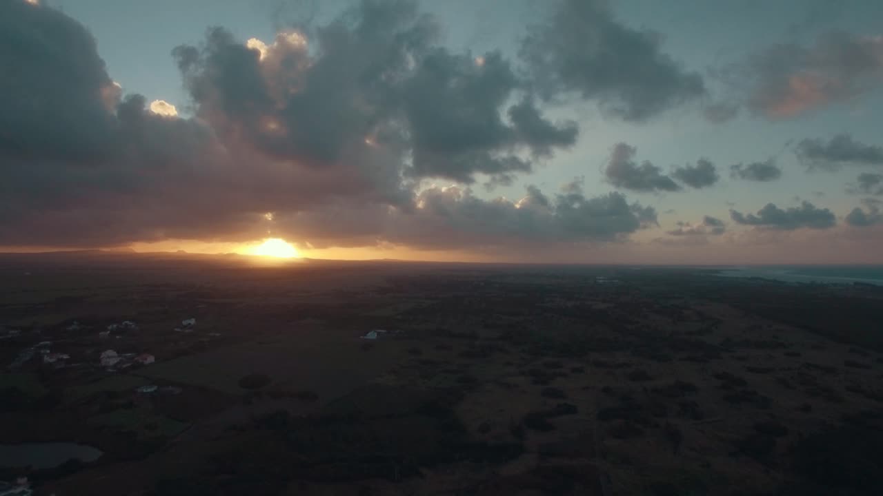 vista aérea panorámica de la puesta de sol en mauricio