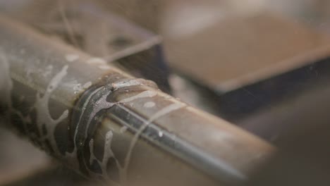 unión de precisión de metales, el metal se transforma en creaciones resistentes a través de la soldadura