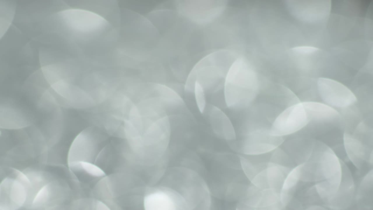 렌즈 빛의 누출 4k 영상. 렌즈 반이는 플레어 보케 오버레이, 불타는 불꽃 배경. 플래시 광선 효과