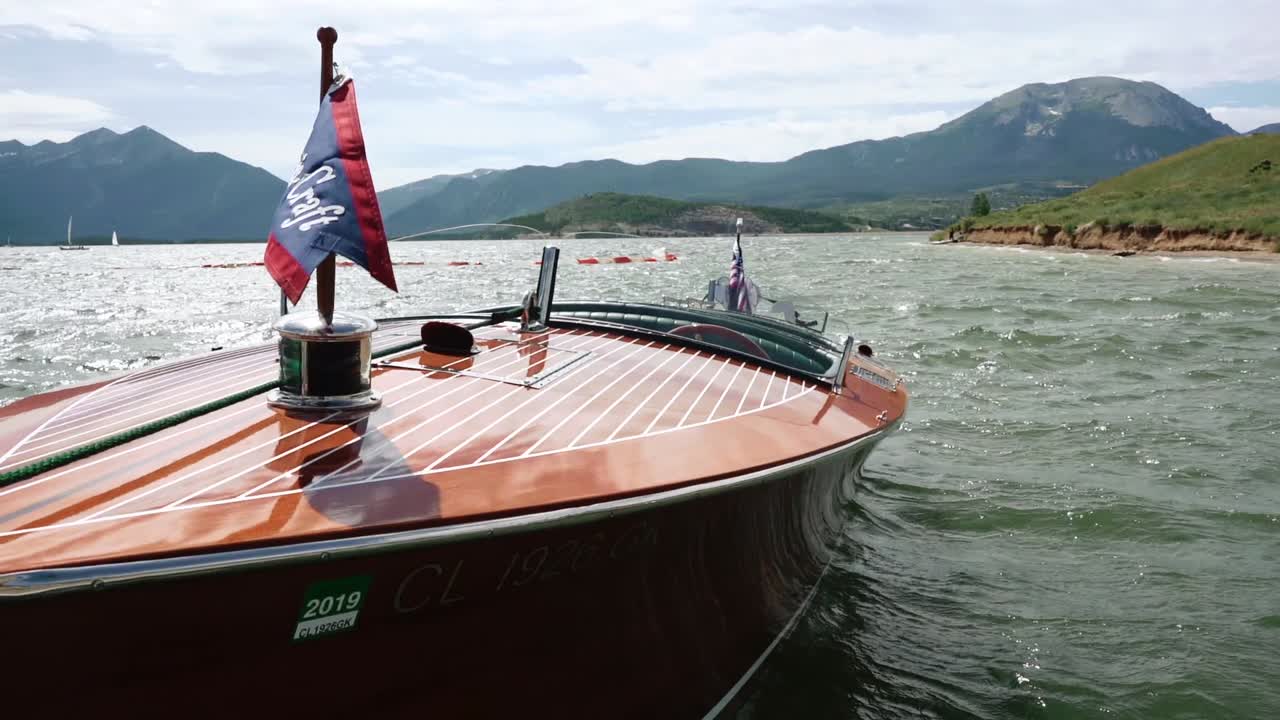 딜런 저수지, 실버손, 콜로라도에 있는 빈티지 쾌속정의 느린 동작 정적 샷