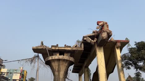 Proyecto-De-Desecho-De-Un-Puente-Elevado-Roto-Cerca-Del-Aeropuerto-De-Calcuta,-India