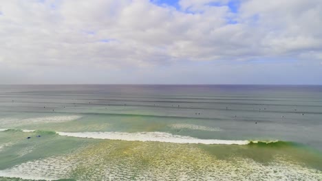 hermoso mar en un día soleado 4k