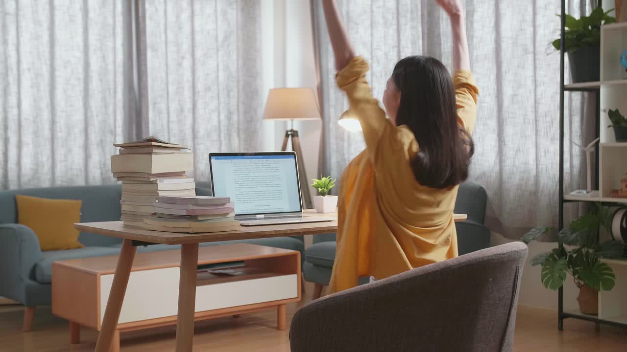 가정에서 일하는 여자