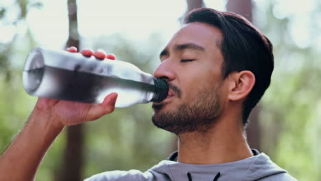 Salud,-Fitness-Y-Hombre-Bebiendo-Agua-En-Un-Parque