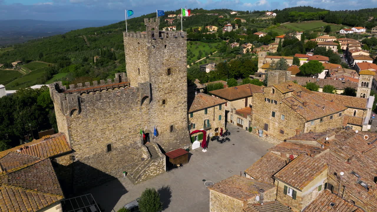 Fortezza fiorentina medievale di Rocca di Castellina in Chianti, Toscana, Italia. Scatto aereo.