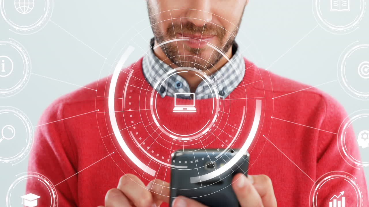 joven caucásico usando un dispositivo futurista, con espacio de copia