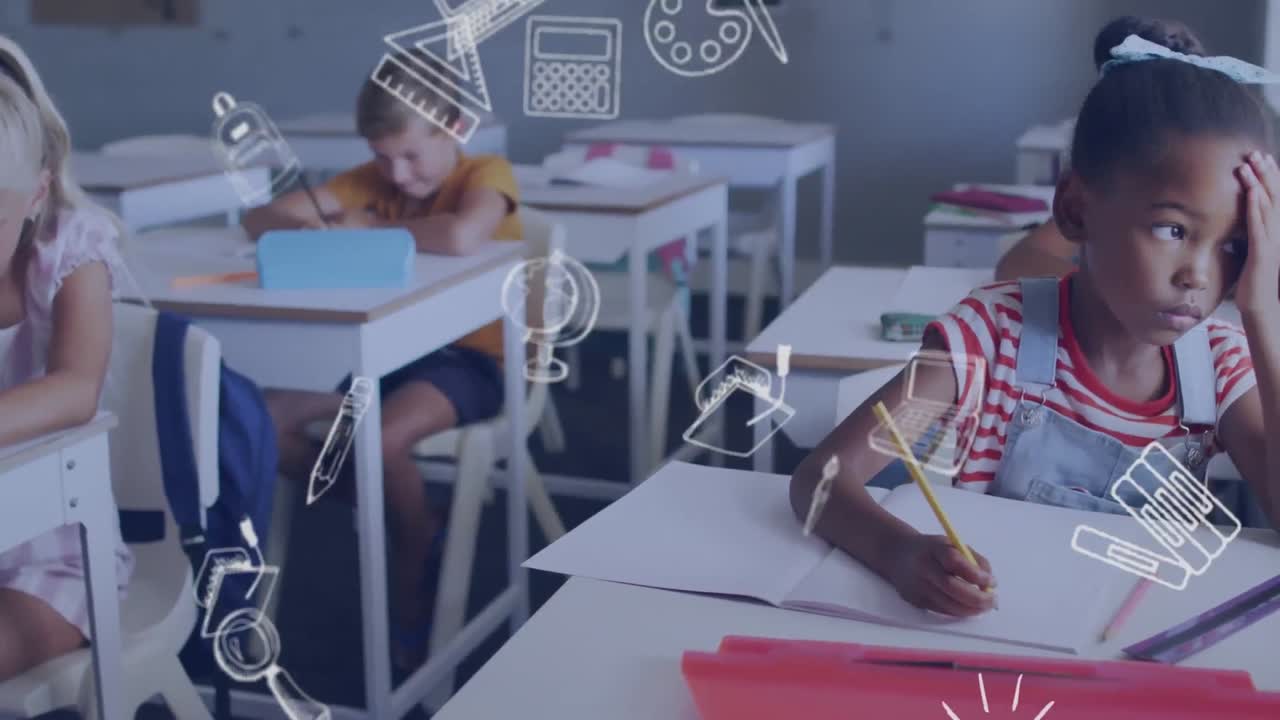 학교 아이콘의 애니메이션은 다양한 수업에서 책상에서 일하는 사려 깊은 두 인종의 학교 소녀에 대한 것입니다.