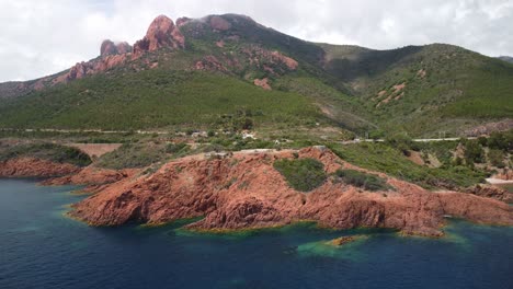 View-of-Cap-Roux,-the-highest-mountain-in-the-Esterell-mountains