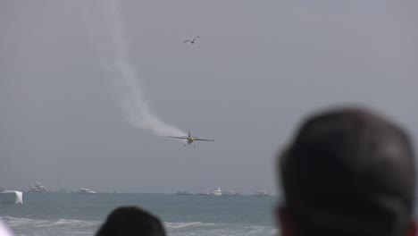 Airplane-doing-stunts-in-blue-sky