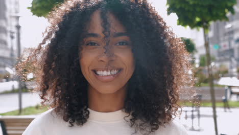 retrato de mulher feliz