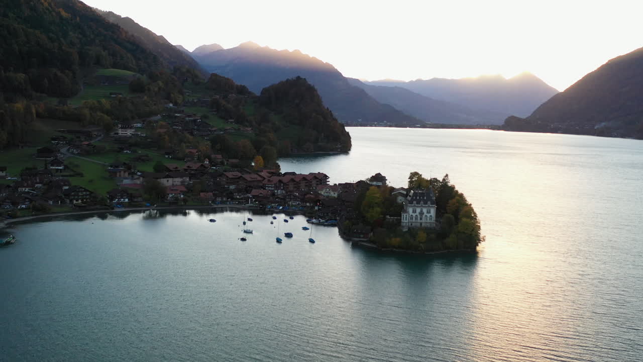 瑞士布里恩茨湖上的伊斯爾特瓦爾德城堡 (iseltwald castle) 的電影大旋轉空中拍攝