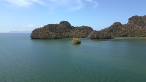 en la isla de langkawi en la bahía de malasia