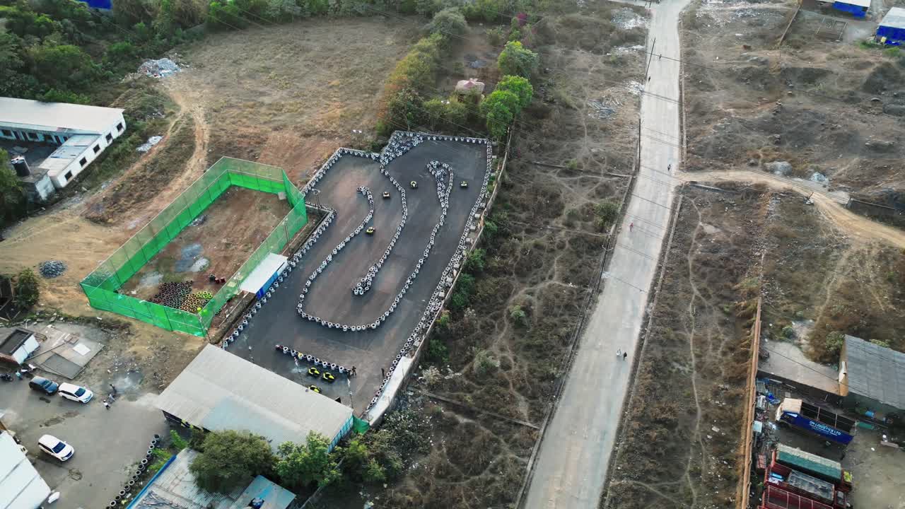 vista de drones de karting en el virar en mumbai