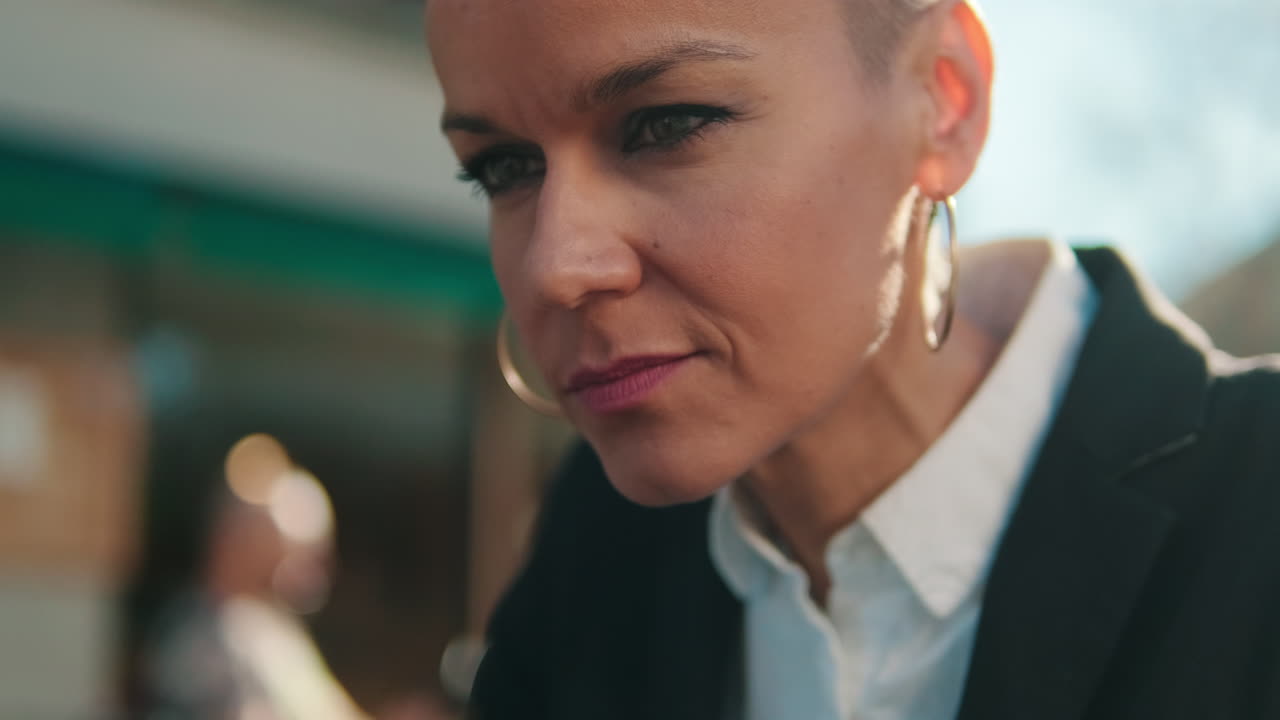 Nærbillede af en forretningskvinde