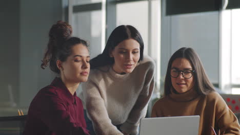 Female-Coworkers-Discussing-Project-on-Laptop