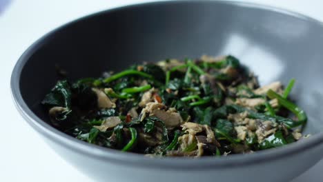 spinach and tuna with mushrooms