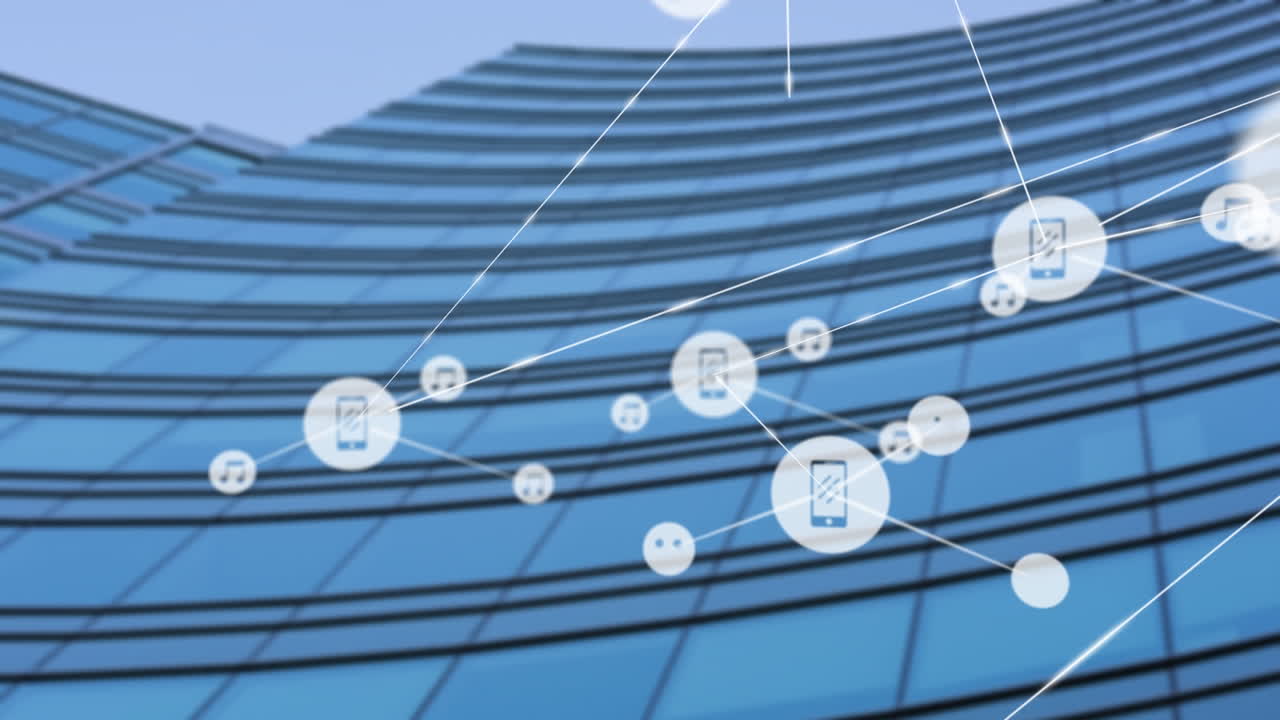 현대적인 사무실 건물 위의 아이콘과 연결 네트워크의 애니메이션