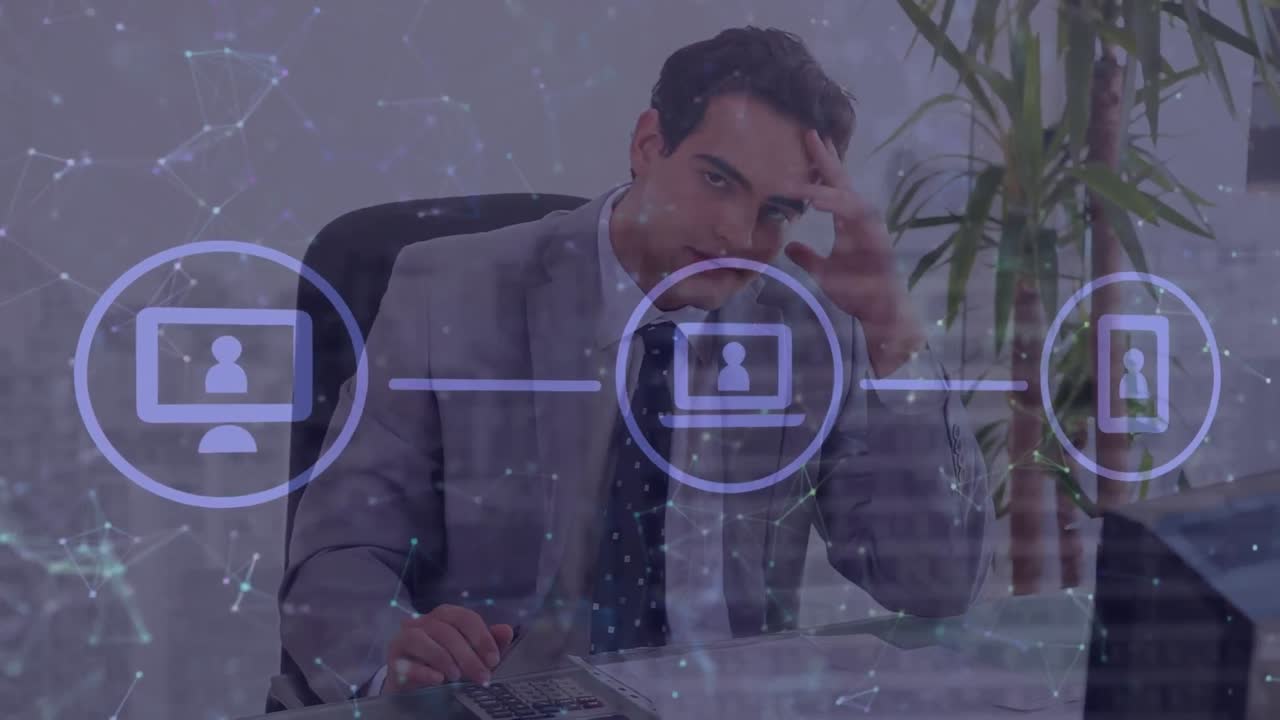 animación del procesamiento de datos sobre un hombre de negocios caucásico que usa una tableta