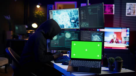 Hacker-using-green-screen-laptop-to-deploy-malware-on-unsecured-devices