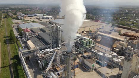 vista aérea de la fábrica con una alta estructura de fabricación de la planta. concepto global de producción y fabricación