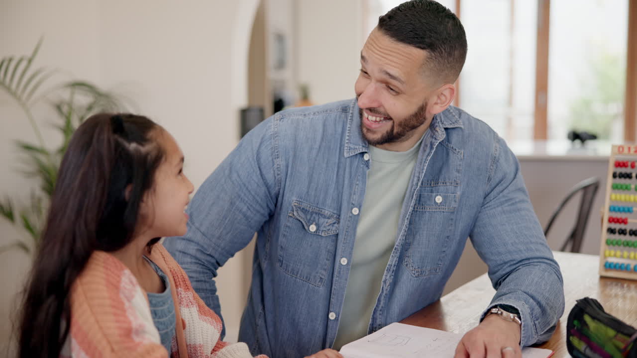 padre, hija y susurro para secreto