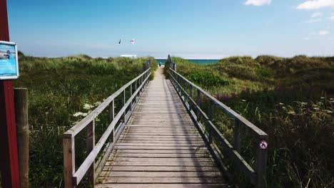 Walkway-leading-to-west-sands-beach-St-Andrews-Fife,-Scotland