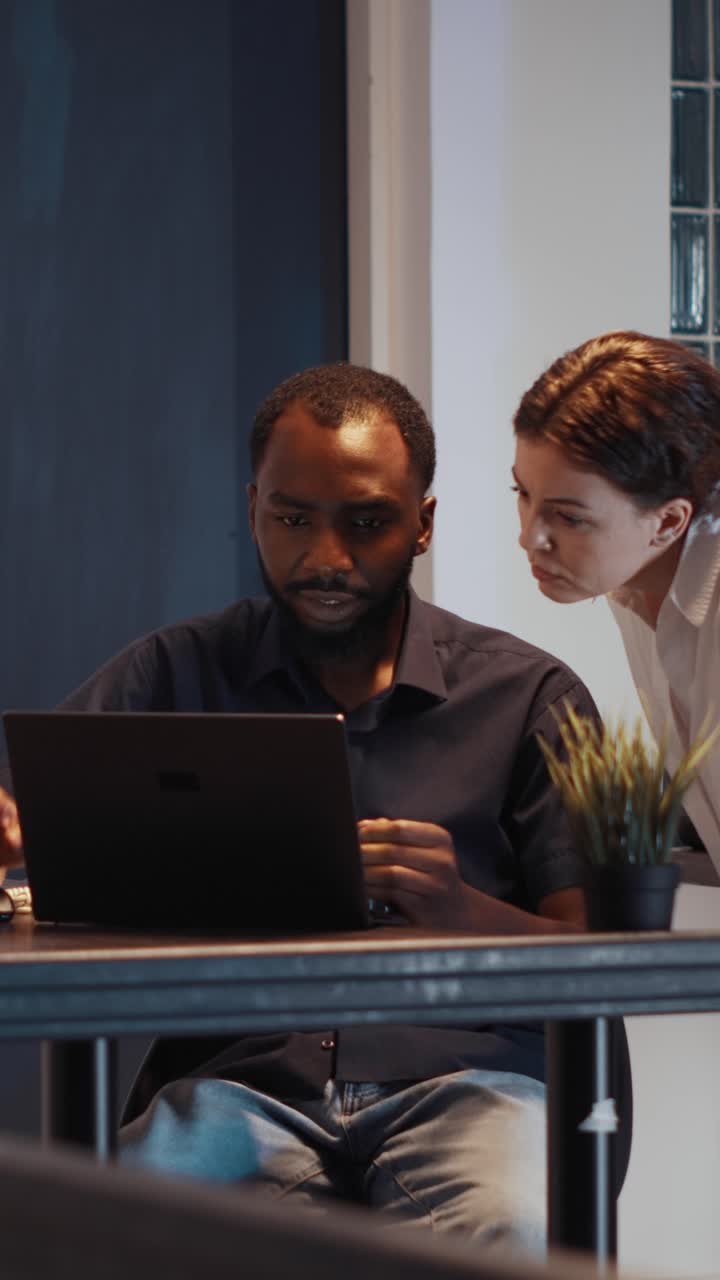 Vertical video: Multiethnic team of colleagues brainstorming ideas to create project