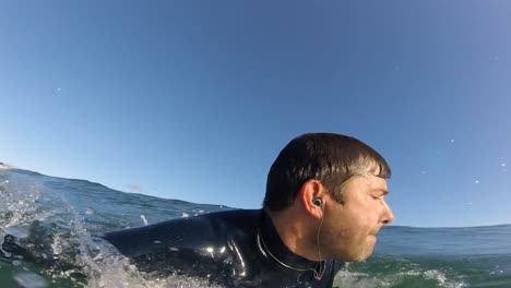 surfeando una ola de arrecife tropical pov